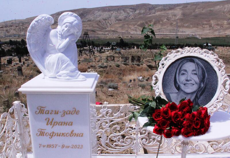 Памяти Ираны Тагизаде – над изголовьем Ангел, рядом театральный столик, прощальные слова на белой мраморной плите, цветы…