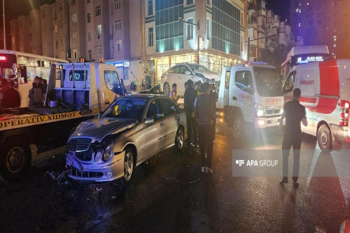 В Баку столкнулись 4 автомобиля