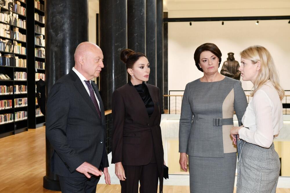 Первая леди Мехрибан Алиева ознакомилась с Литовской национальной библиотекой имени Мартинаса Мажвидаса