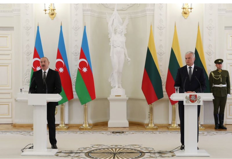 Президент Ильхам Алиев: Объем транзитных грузов, проходящих через территорию Азербайджана, с каждым годом растет и будет расти, наша современная инфраструктура создает возможности для этого
