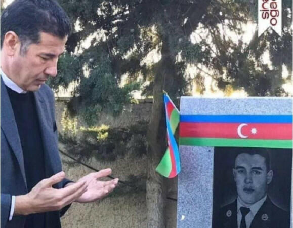 Sinan Oğan Mübariz İbrahimovun məzarını ziyarət edib