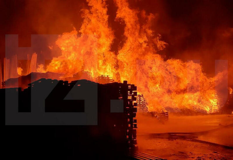 Ангар с газовыми баллонами загорелся в России