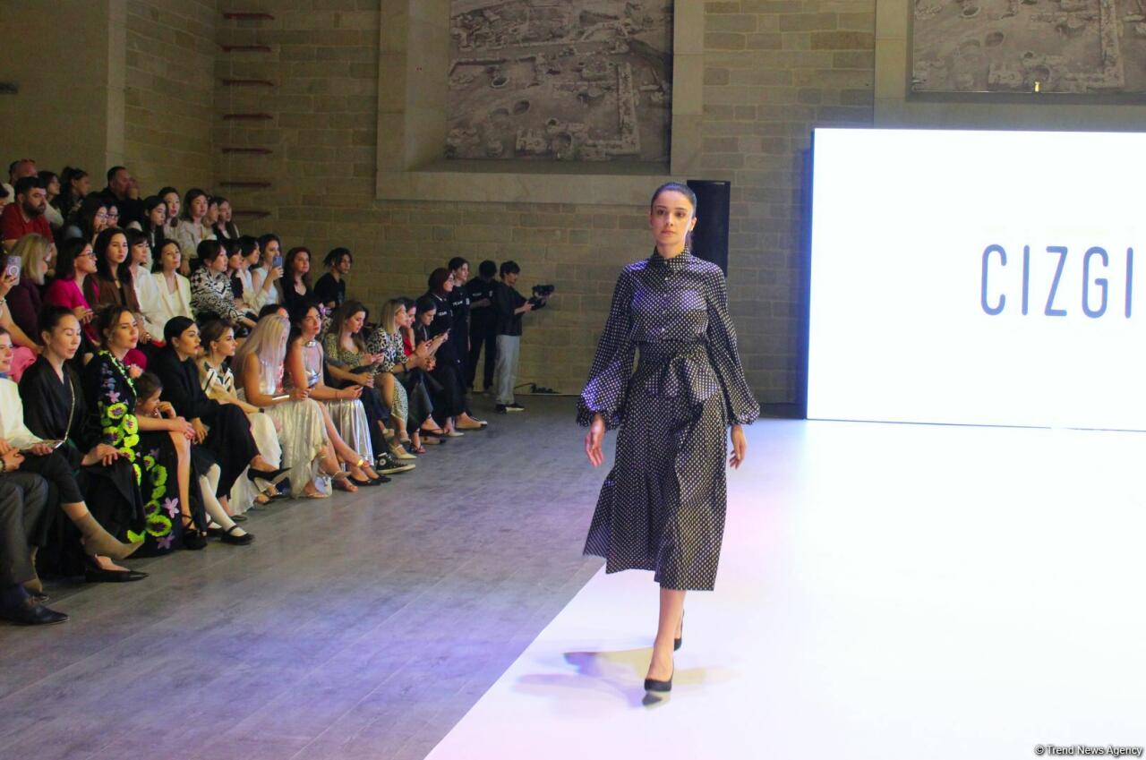 На открытии Azerbaijan Fashion Week представлена коллекция Гюльнары Халиловой "Cizgi"