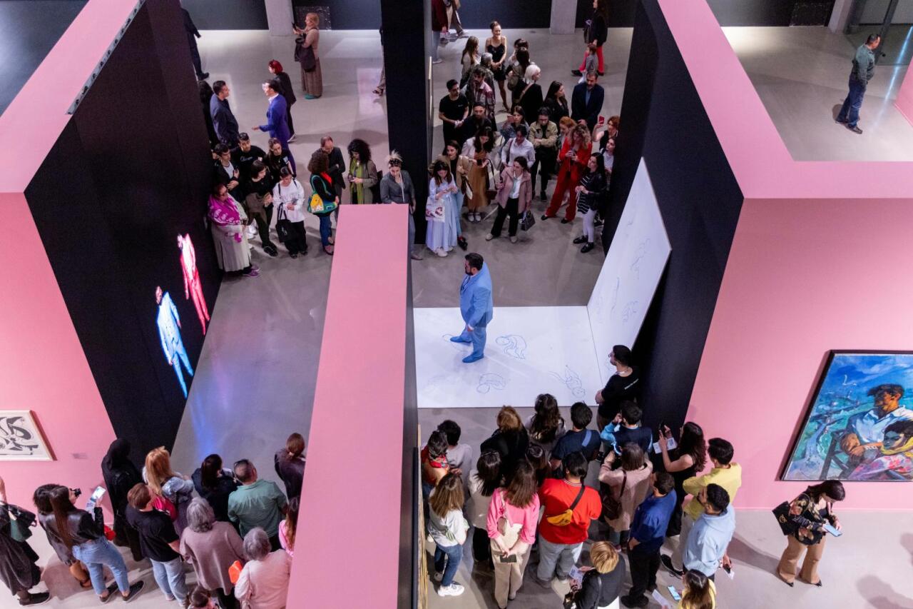 YARAT представляет экспозицию "Розовый – Чёрный" о сильной азербайджанской женщине