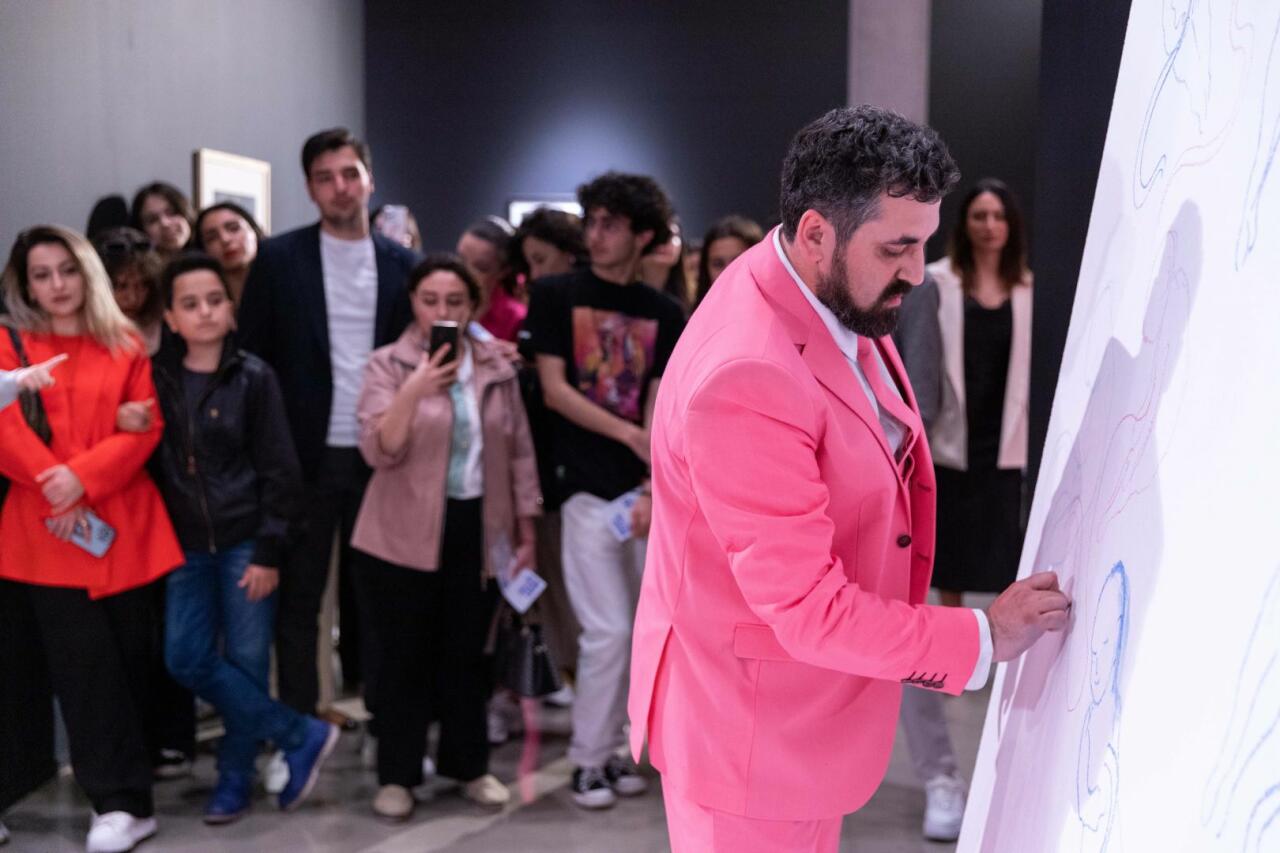 YARAT представляет экспозицию "Розовый – Чёрный" о сильной азербайджанской женщине