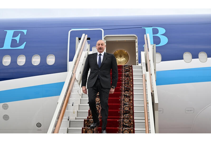 Президент Ильхам Алиев прибыл с рабочим визитом в Россию
