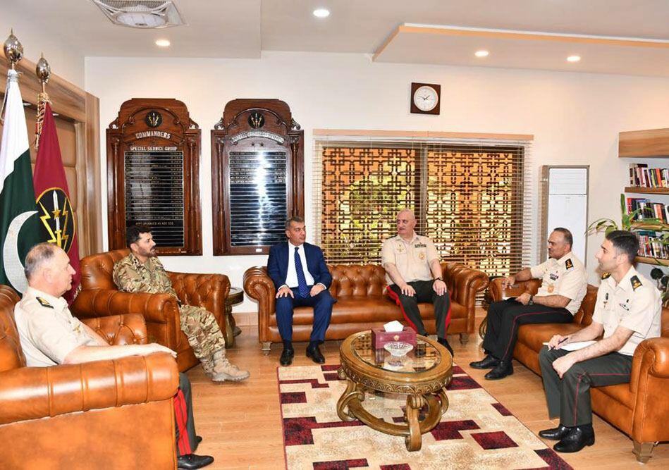 Начальник Генштаба Азербайджана ознакомился в Пакистане с военными силами союзника