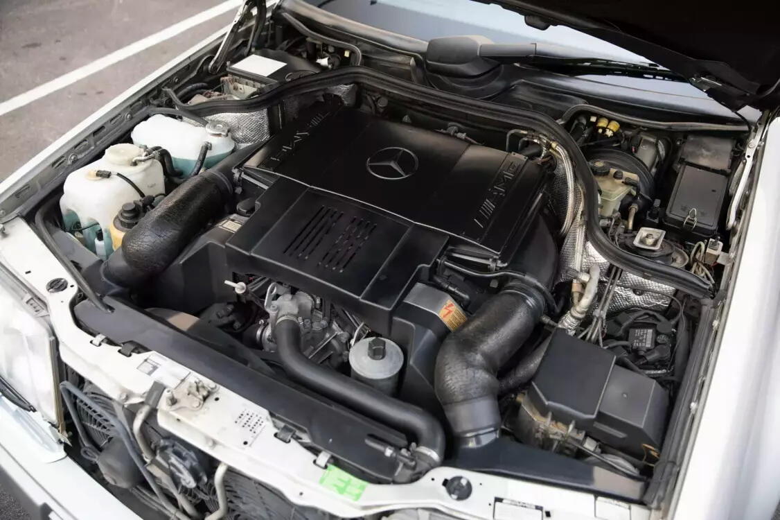 Редчайший седан Mercedes-Benz E60 AMG появился в продаже