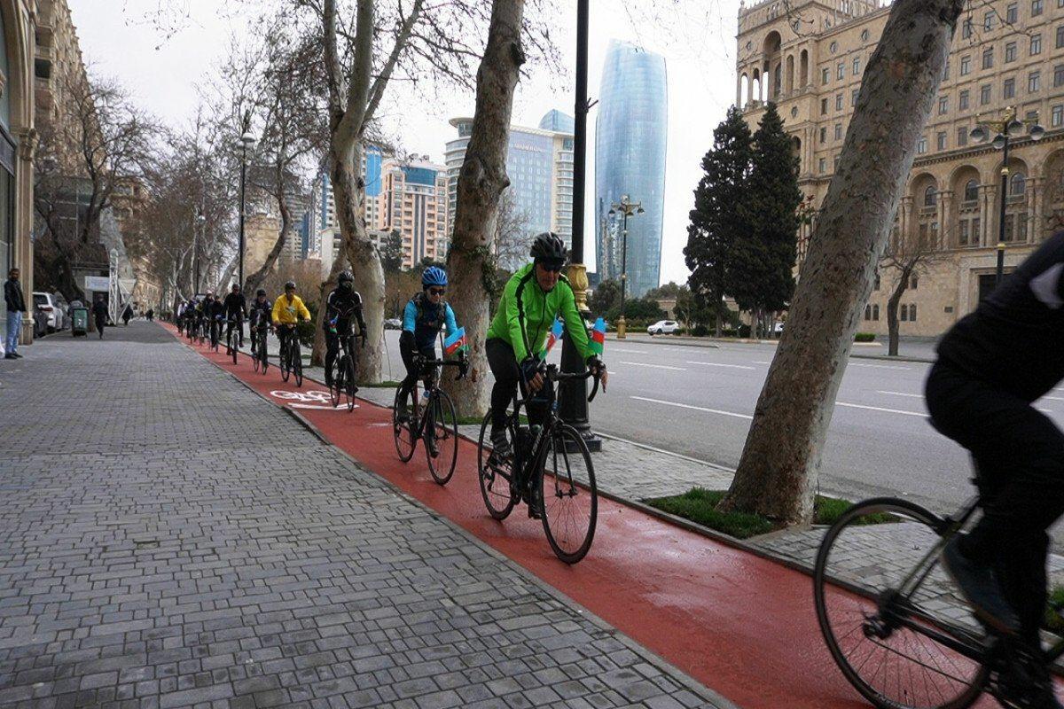 В центре Баку началась прокладка велосипедных дорожек