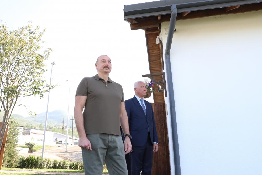 Президент Ильхам Алиев открыл в Лачине вывеску на улице 1 Декабря, ознакомился с отреставрированным домом