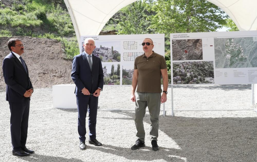 Президент Ильхам Алиев заложил фундамент многоквартирного жилого квартала в городе Лачин