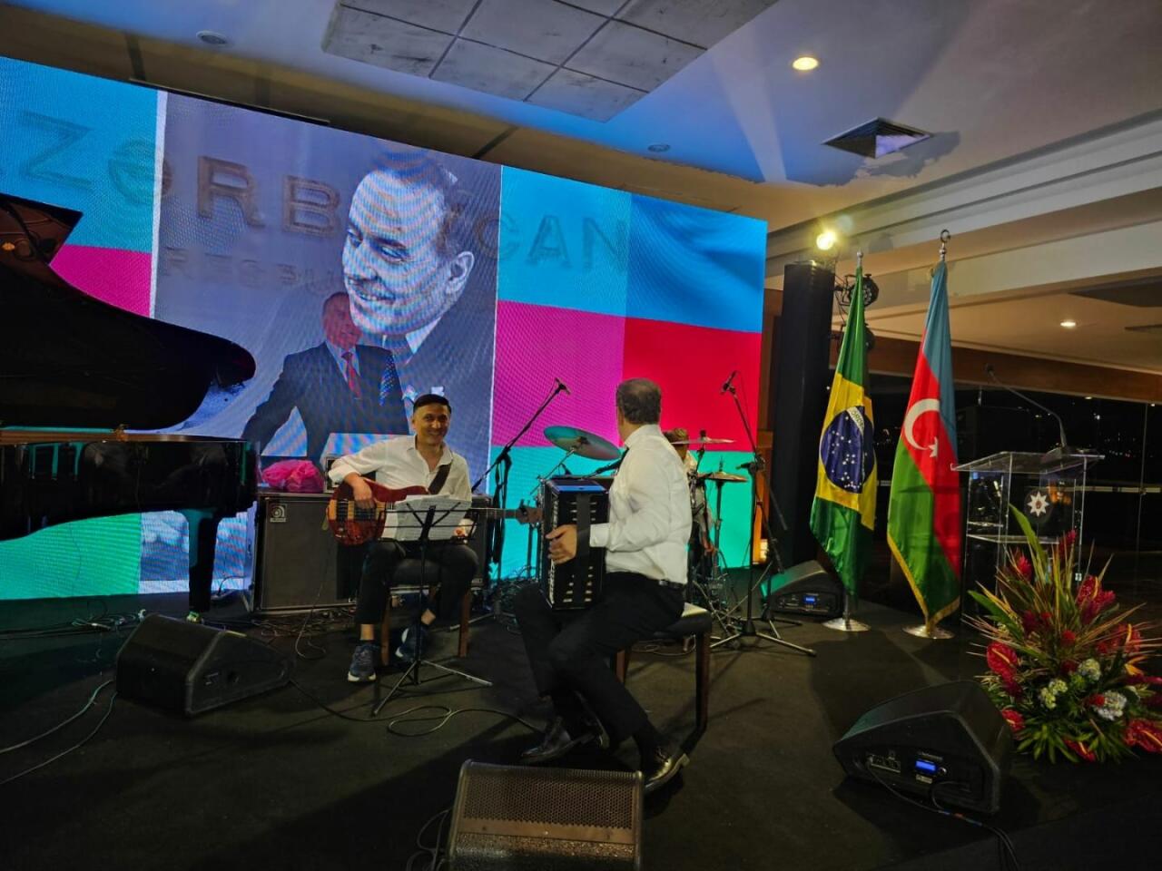В Бразилии прошел потрясающий концерт Эмиля Афрасияба и Энвера Садыгова