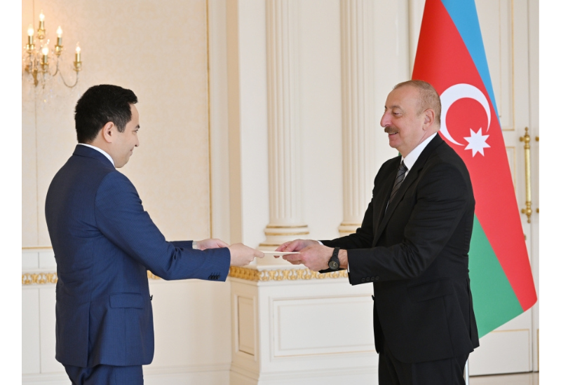 Президент Ильхам Алиев принял верительные грамоты новоназначенного посла Казахстана в нашей стране