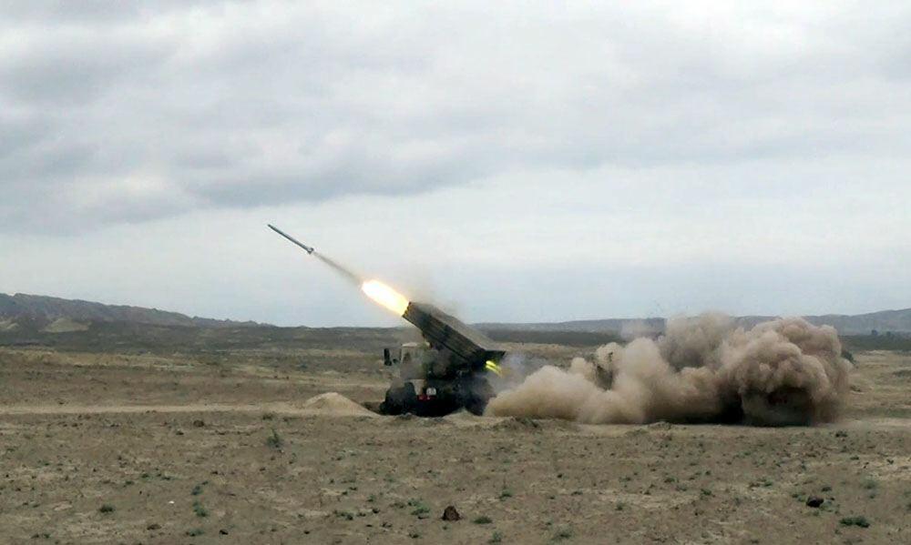 Raket və Artilleriya Qoşunlarında döyüş atışları keçirilib