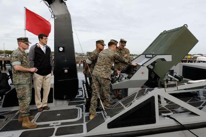 Американцы показали беспилотный корабль, вооружённый дронами-камикадзе