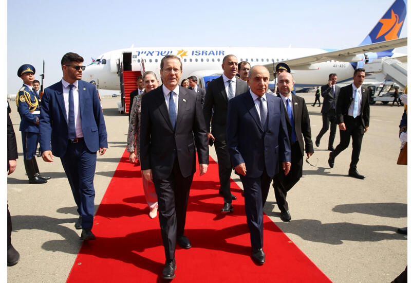 Президент Израиля Ицхак Герцог прибыл с официальным визитом в Азербайджан