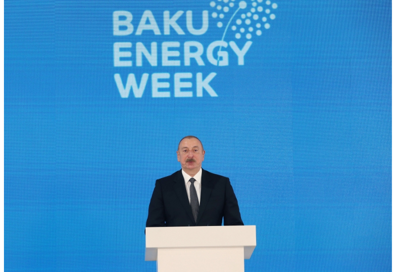 Президент Ильхам Алиев: Международная выставка «Нефть и газ Каспия» стала первым мероприятием, которое представило Азербайджан энергетической общественности мира