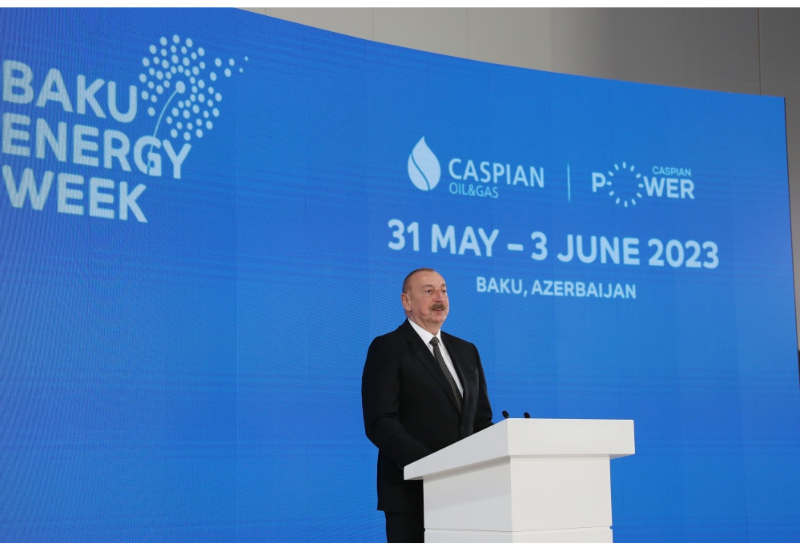Президент Ильхам Алиев: Азербайджан сможет транспортировать в Европу как минимум 4 гигаватта «зеленой» энергии