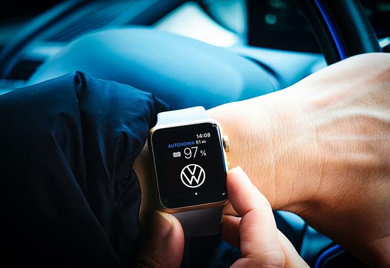 Volkswagen разработал умные часы, которые сделают езду с автопилотом безопаснее