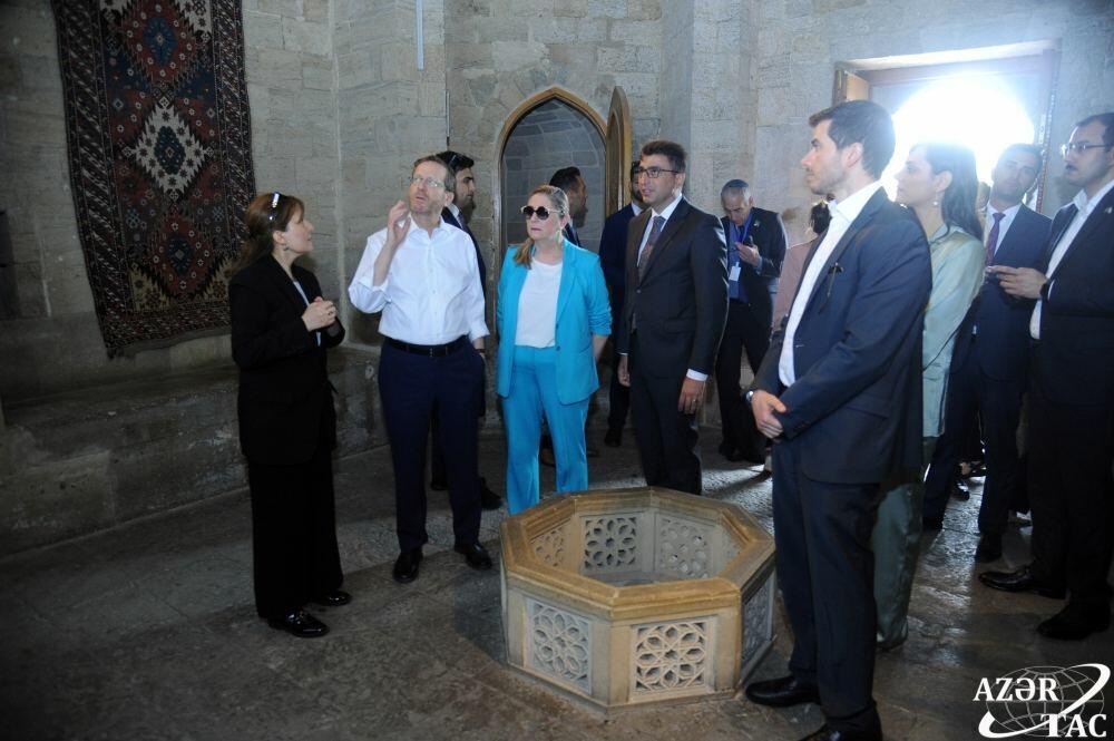Президент Израиля и его супруга ознакомились с Ичери шехер в Баку