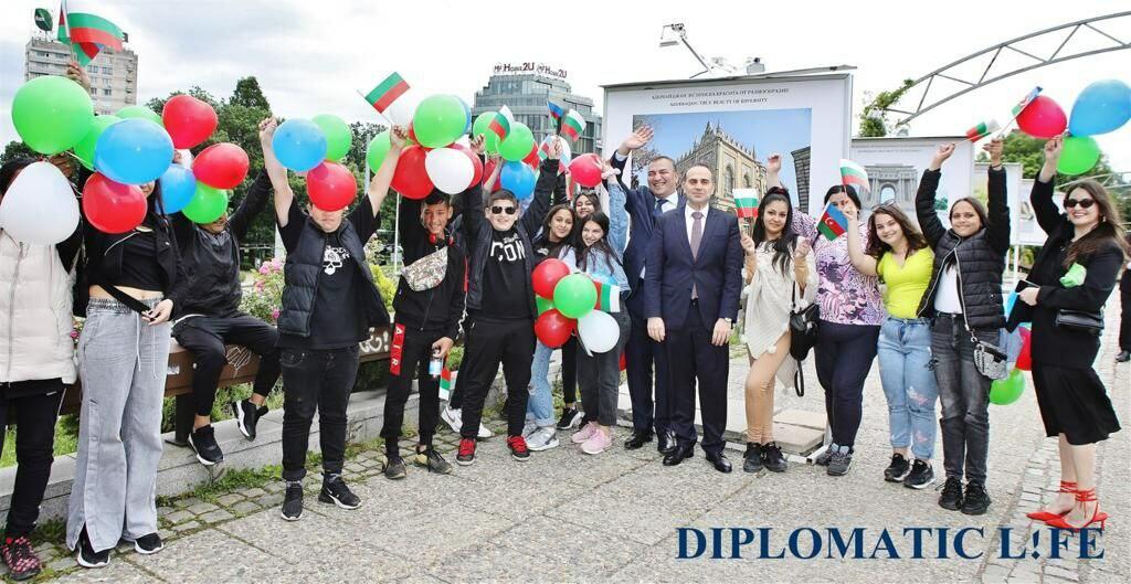 В Софии открылась фотовыставка, посвященная 105-летию Дня Независимости Азербайджанской Республики