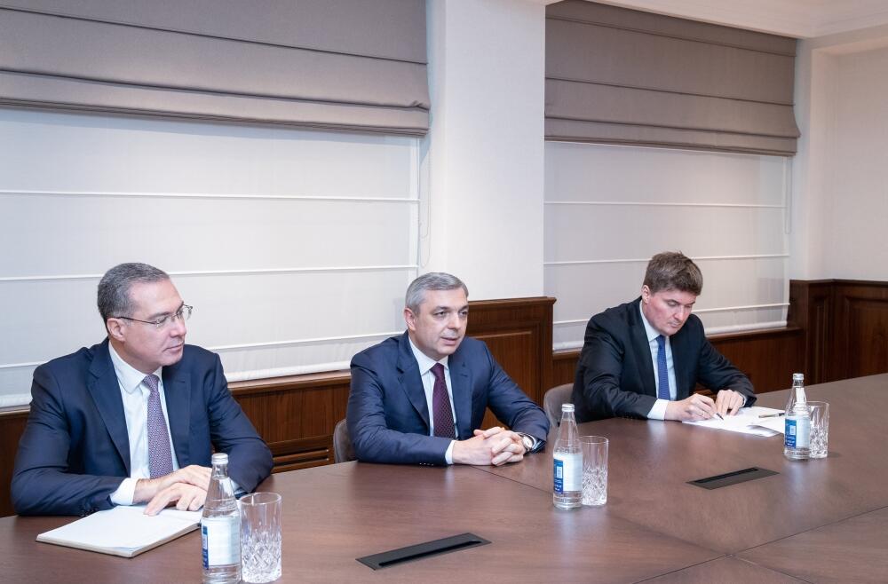 Руководитель Администрации Президента Самир Нуриев встретился с торговым посланником премьер-министра Великобритании по Азербайджану