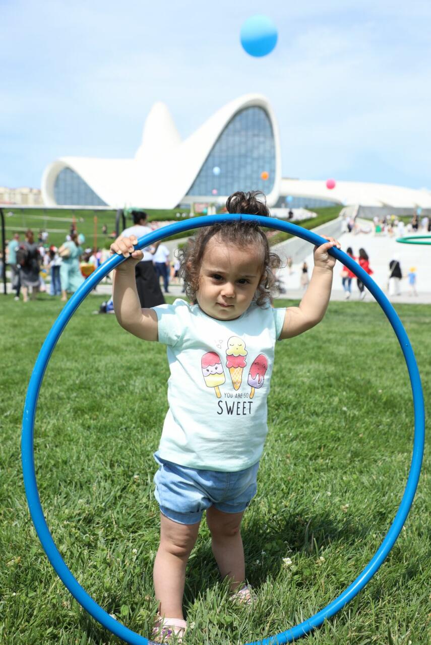 В Парке Центра Гейдара Алиева прошел грандиозный "Детский фестиваль" – творчество, технологии, спорт, викторины