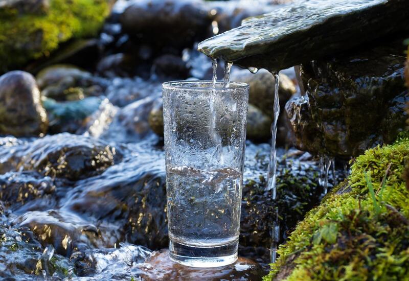 От жажды и для здоровья: какую воду лучше всего пить