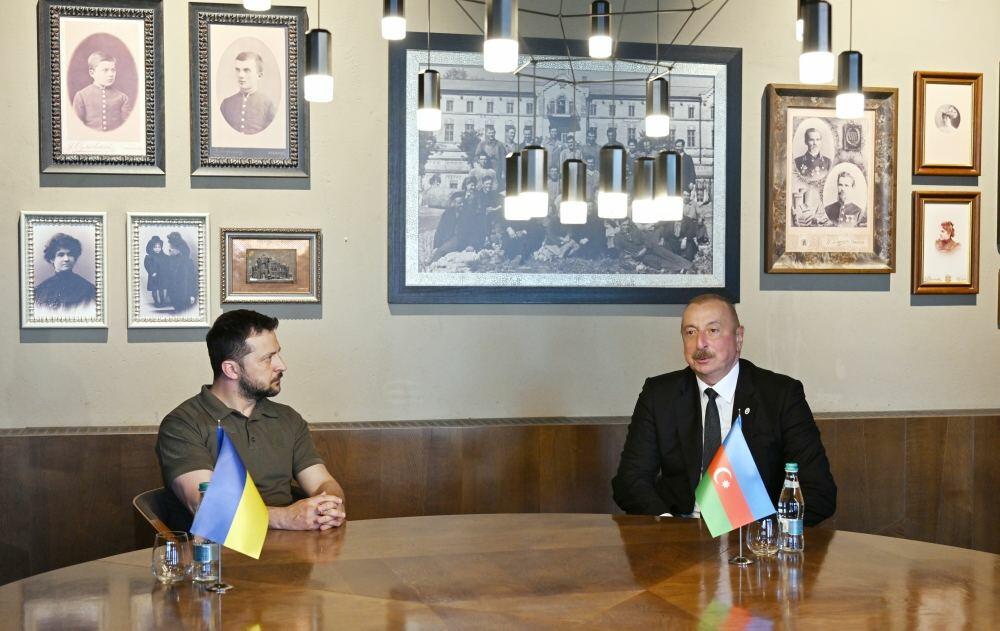 В Кишинэу состоялась встреча Президента Ильхама Алиева с Президентом Володимиром Зеленским