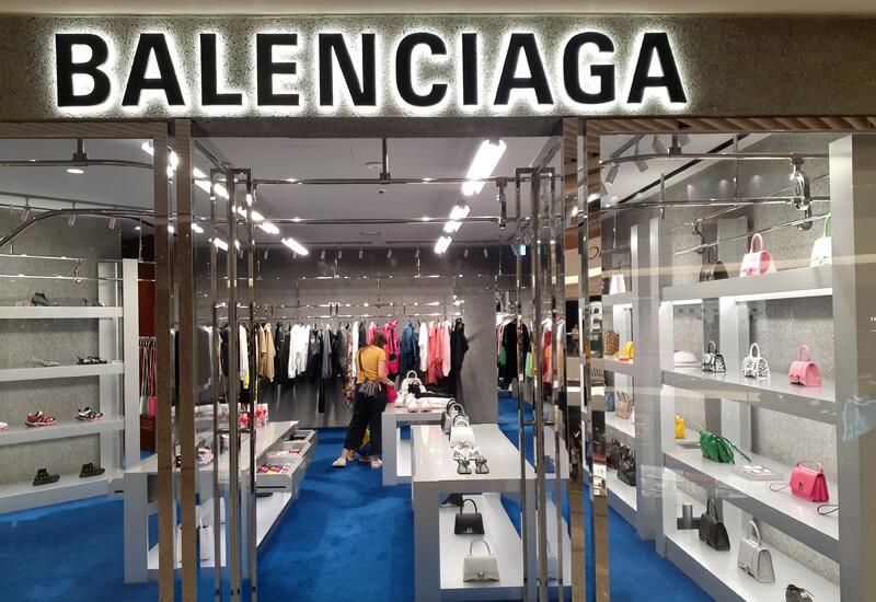 Balenciaga выставил на продажу «грязные» кроссовки за невероятную цену