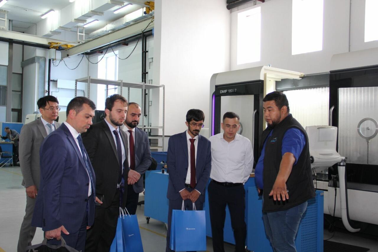 Представители ОАО "Азеркосмос" ознакомились с достижениями аэрокосмической промышленности Казахстана