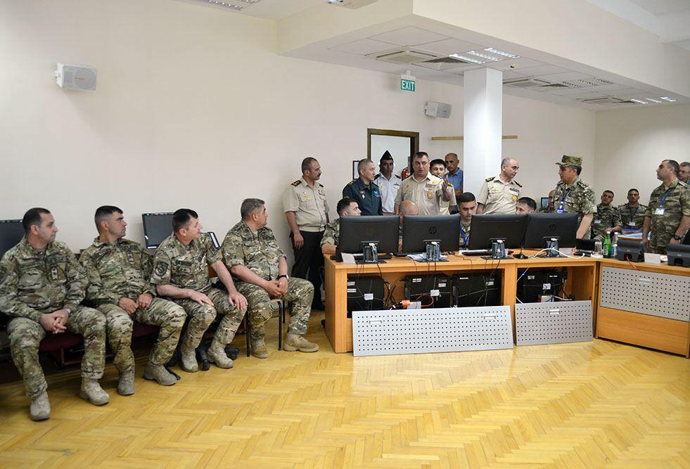 Делегация минобороны Казахстана посетила военные центры Азербайджана