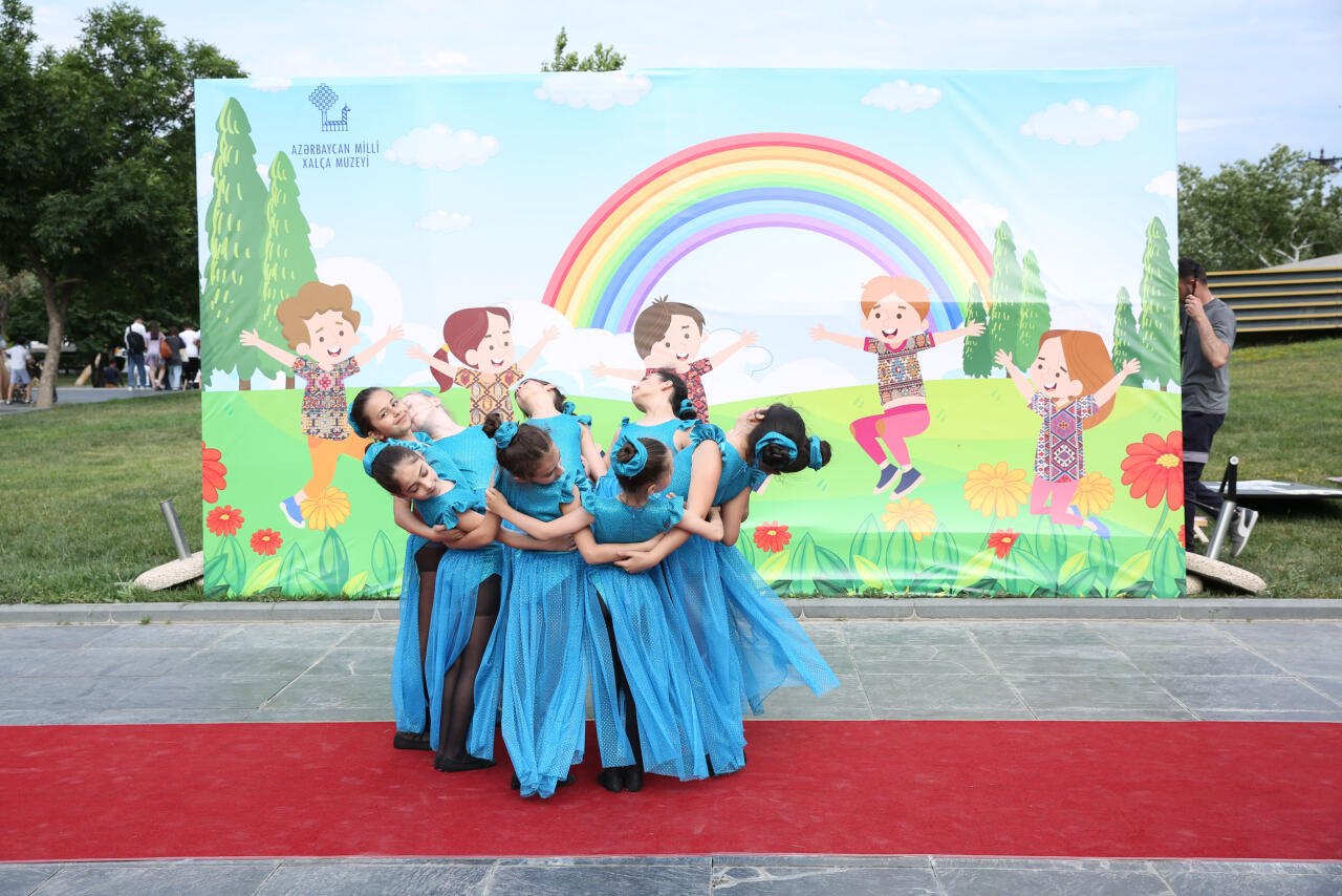 В Азербайджанском национальном музее ковра состоялся фестиваль, посвященный 1 июня – Международному дню защиты детей