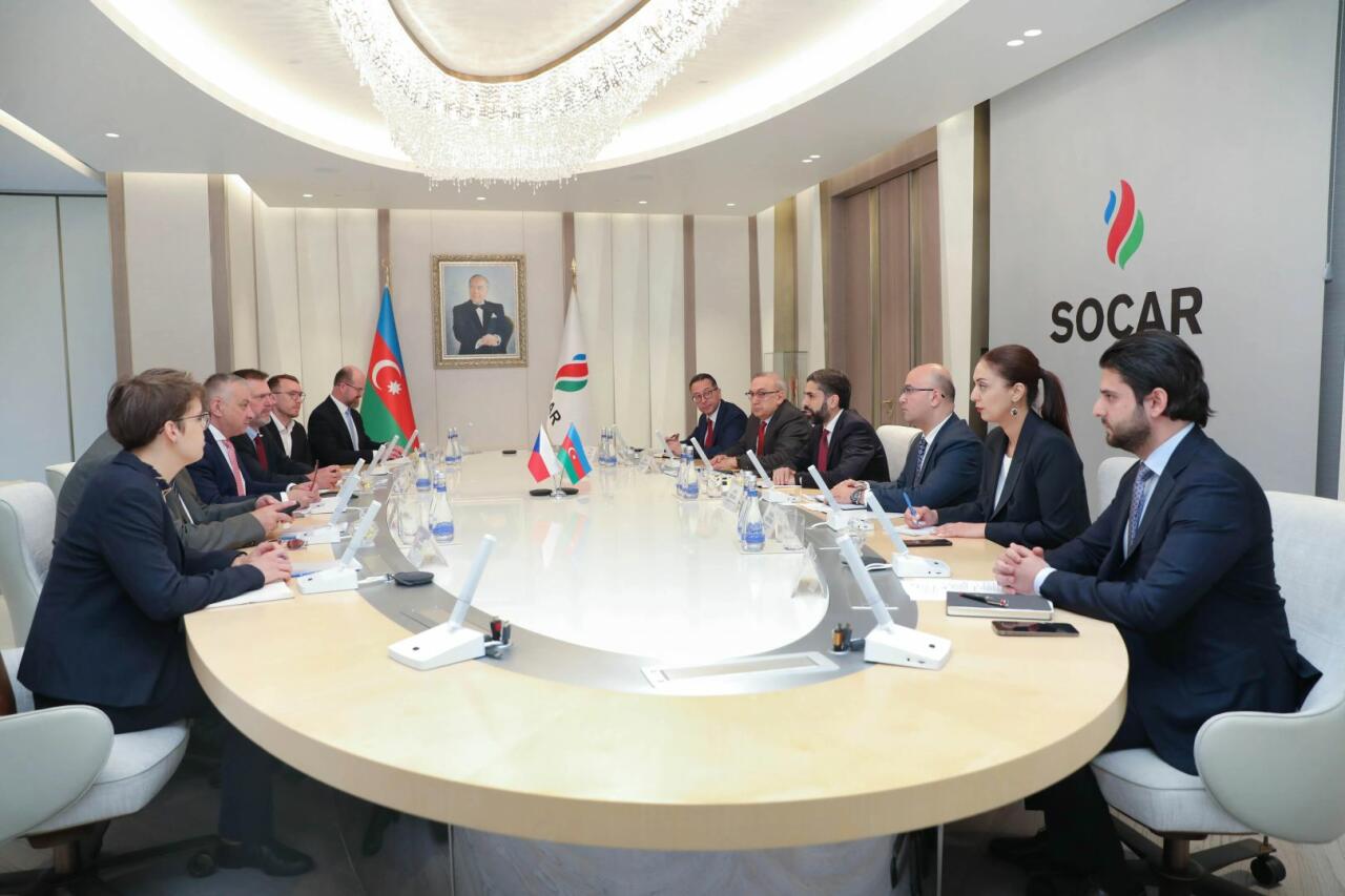 Президент SOCAR обсудил поставки дополнительных объемов газа в Европу с чешским министром