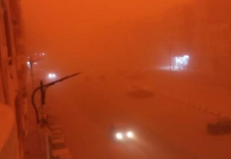 Песчаная буря окрасила небо Каира в красный цвет