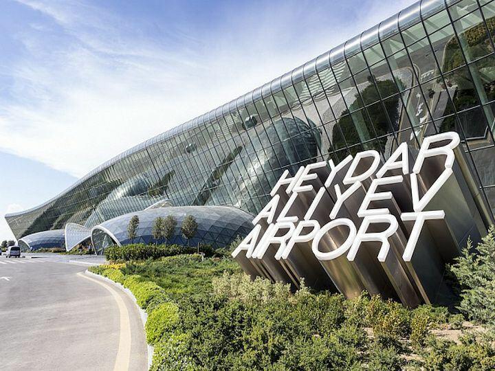 В Международном аэропорту Гейдар Алиев прошел музыкальный флешмоб