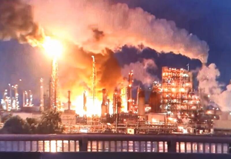 На нефтеперерабатывающем заводе в США произошел сильный пожар