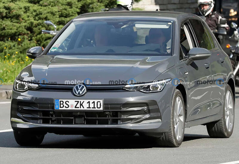 Обновленный Volkswagen Golf восьмого поколения впервые показали без камуфляжа