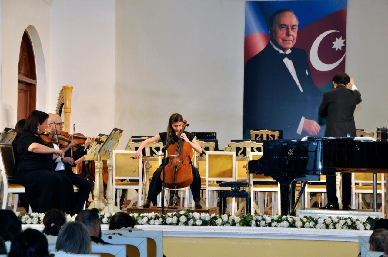 Состоялся концерт учащихся музыкальной школы N21 им. Л. и М.Ростроповичей