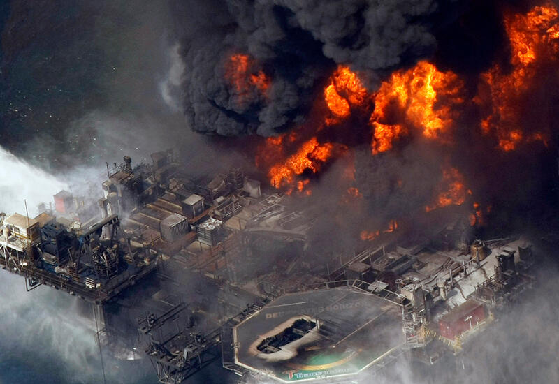 Кадры взрыва нефтяного резервуара в штате Луизиана