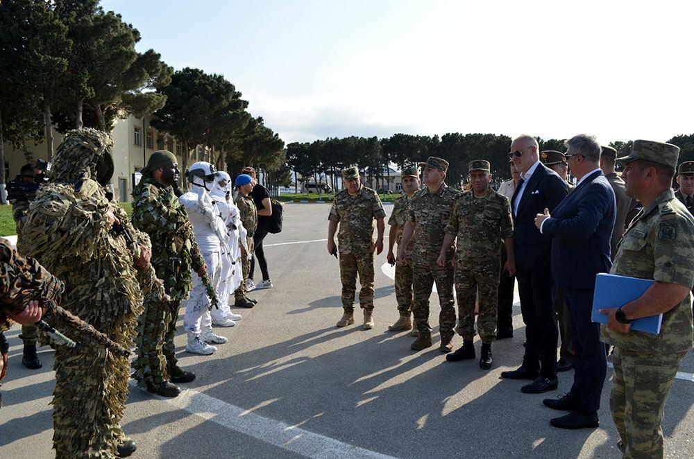 Министр обороны Венгрии побывал в Н-ской воинской части в Азербайджане