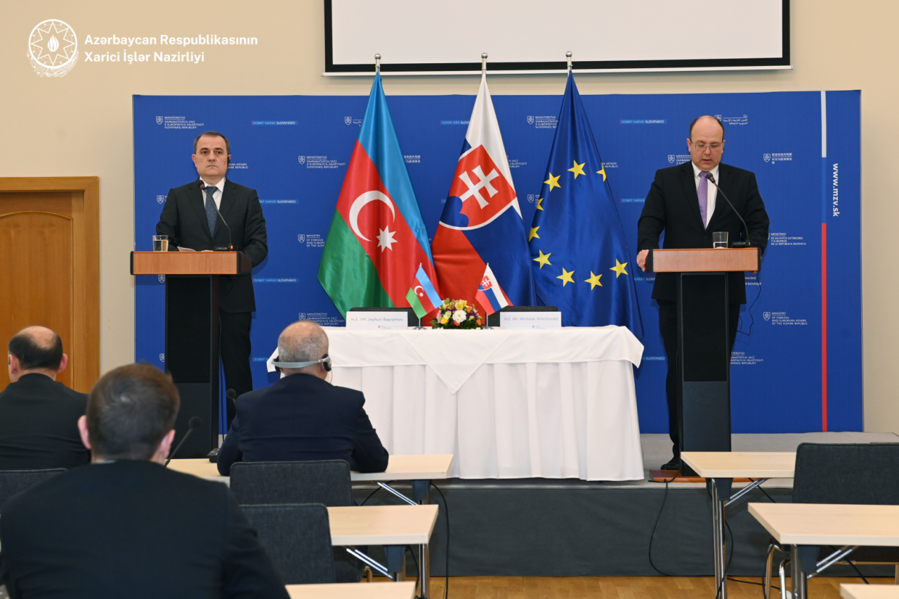 Обсуждение текущего статуса азербайджано-армянских отношений в фокусе встречи глав МИД Азербайджана и Словакии