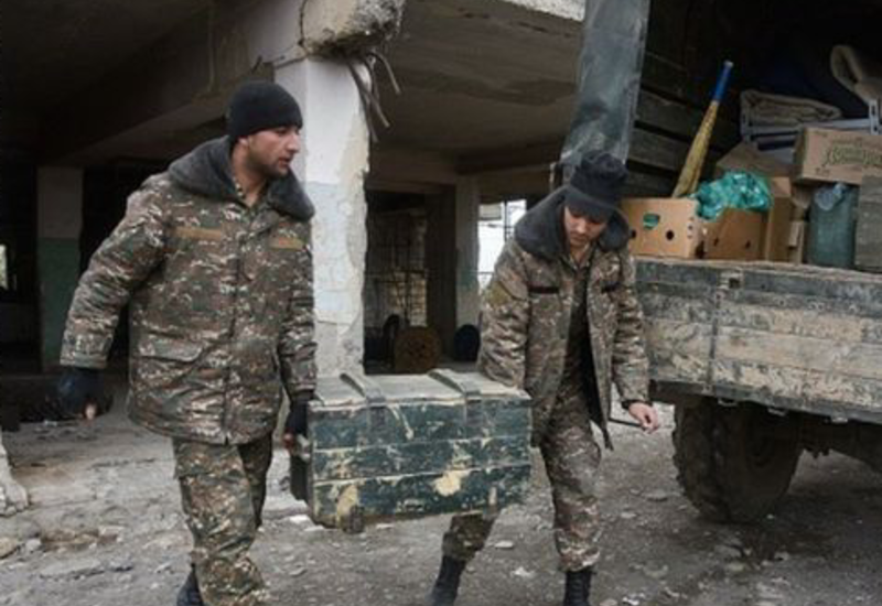Армяне перевозят оружие в Карабахе