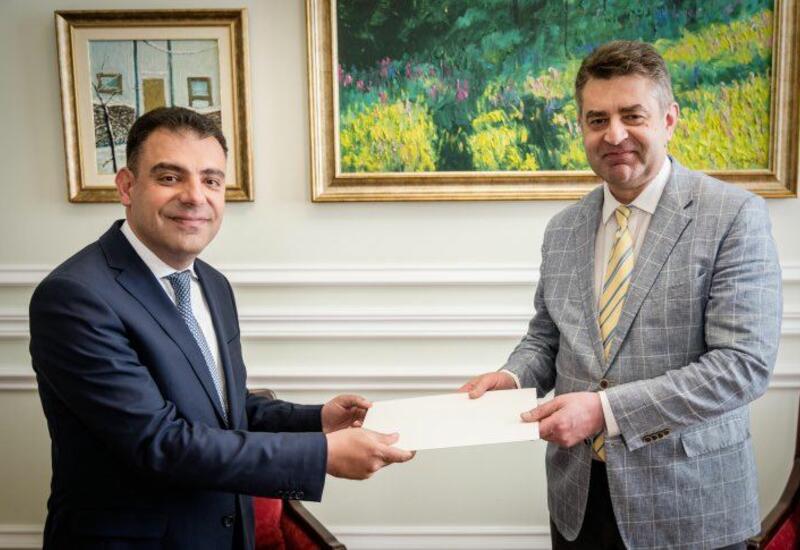 Посол Азербайджана вручил копию верительных грамот заместителю главы МИД Украины