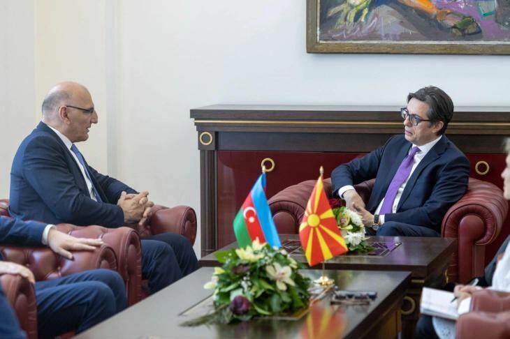 Помощник Первого вице-президента Азербайджана Эльчин Амирбеков обсудил с Президентом Северной Македонии мирный процесс на Южном Кавказе