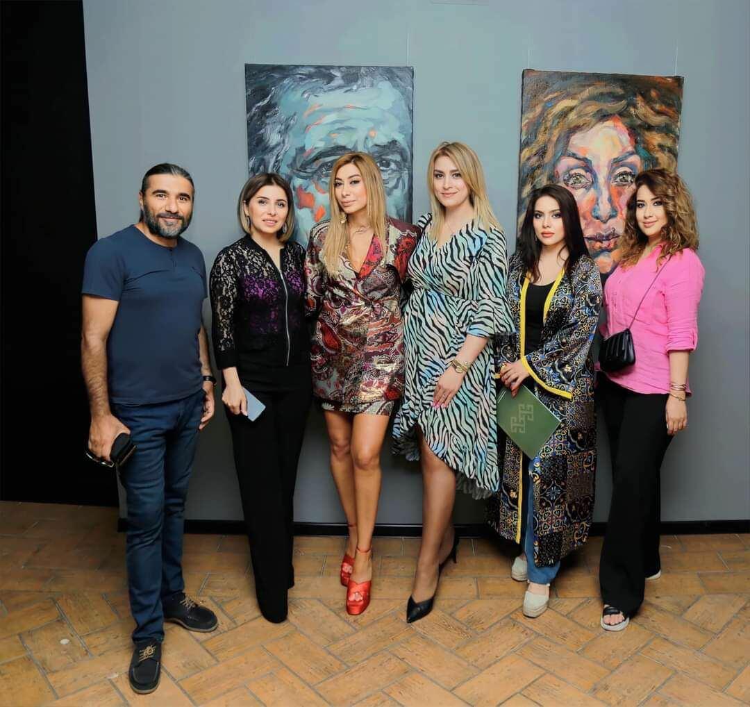 В Баку открылась выставка портретов "İz"