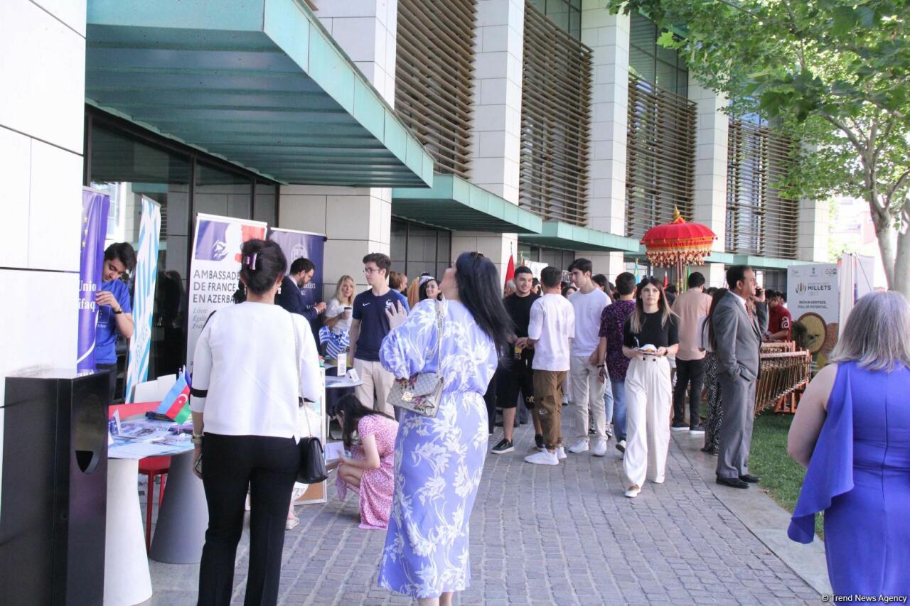В Университете ADA открылся международный фестиваль с участием посольств 35 стран