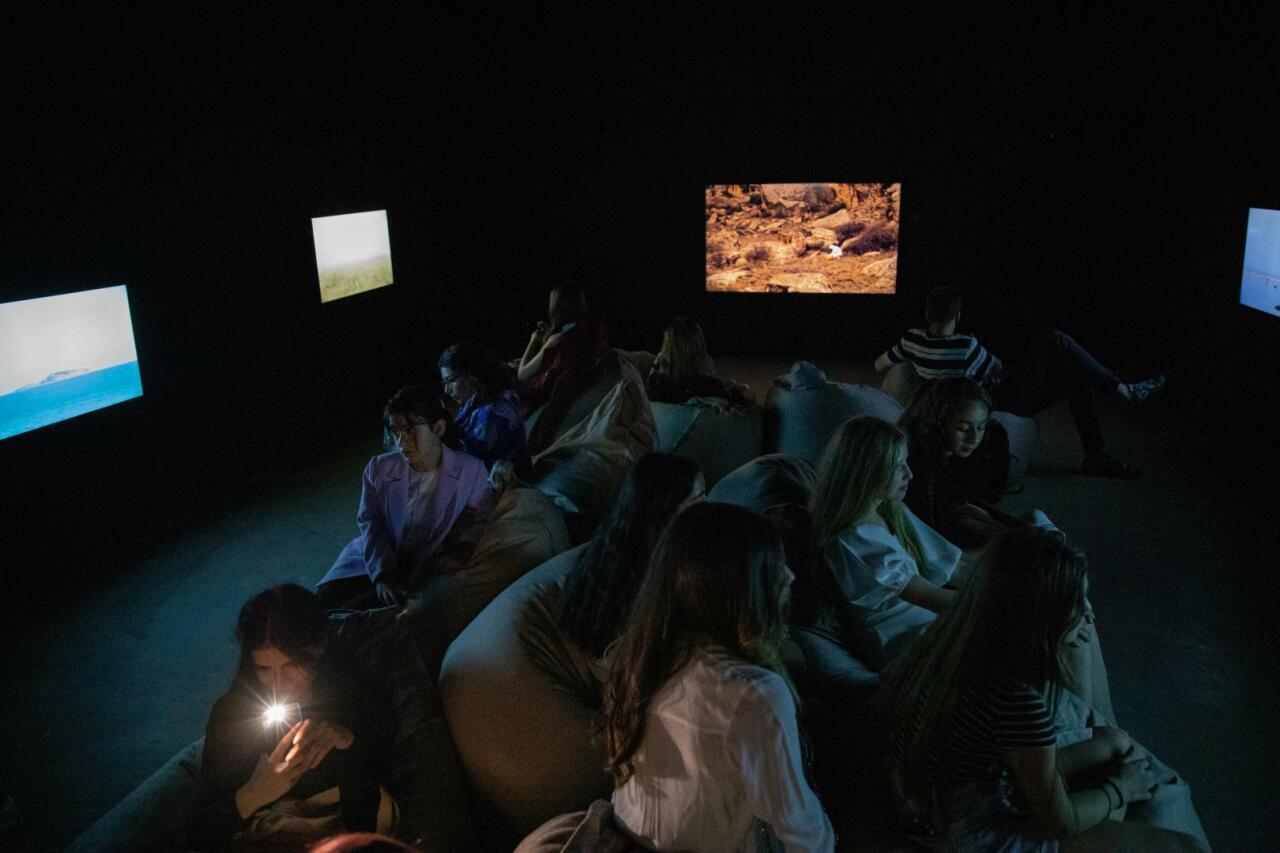 YARAT представил выставку известного художника Аиды Махмудовой "Небеса могут подождать" и коллективную экспозицию "Седьмое одиночество"