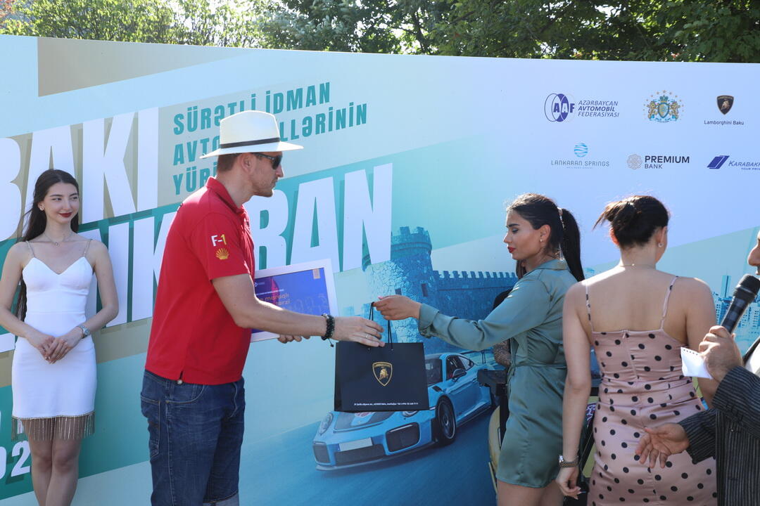 Автомобильная федерация Азербайджана организовала пробег скоростных спорткаров в Лянкяран