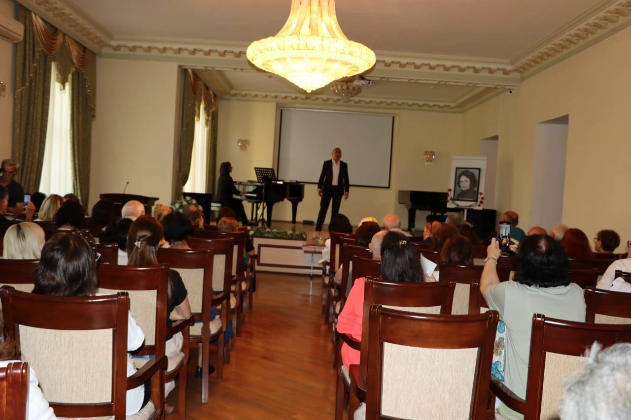 В Баку представлена книга, посвященная композитору Эльзе Ибрагимовой